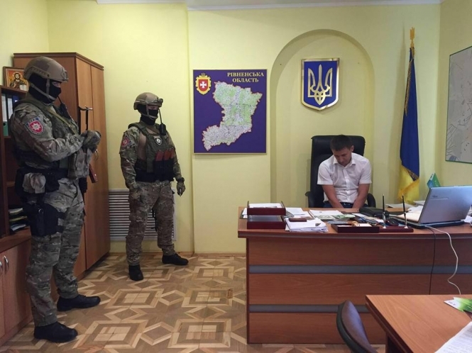 На Ровенщине задержали прокурора и организаторов незаконной добычи янтаря, - Аваков