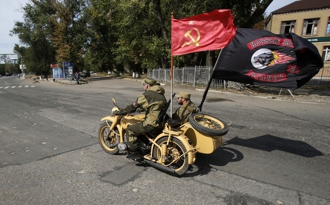 Луганчане отпраздновали День города в обнимку с террористами, которые устроили 