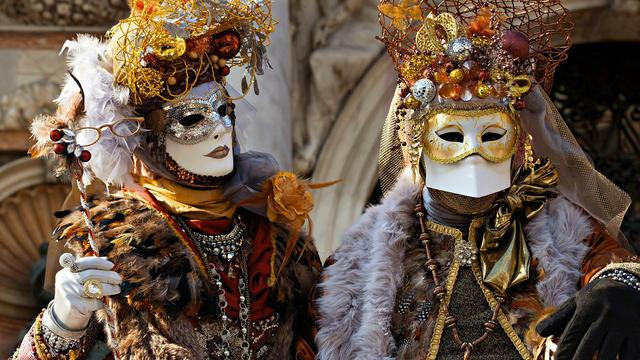 Венеция празднует знаменитый карнавал без туристов