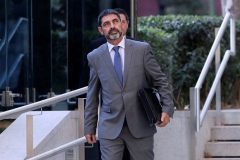 Іспанський суд забрав паспорт у голови поліції Каталонії