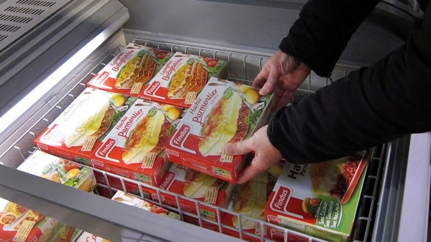 Нові факти харчового скандалу: кінське м'ясо виявили в мороженій лазаньї