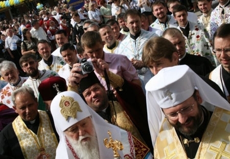 Глави церков просять Януковича ветувати закон про мови