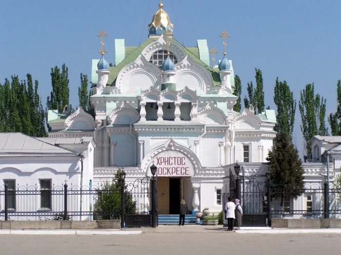 В Феодосии пьяная крымчанка устроила стриптиз в церкви