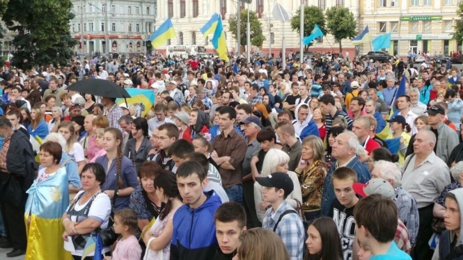 В Харькове проходит митинг против сепаратистов и за единую страну, - фото 