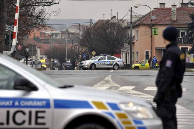 В Праге во время ограбления магазина пострадали два человека