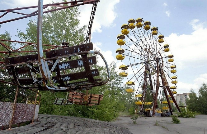 Порошенко підписав указ щодо відродження Чорнобильської зони та підвищення пенсій ліквідаторам аварії