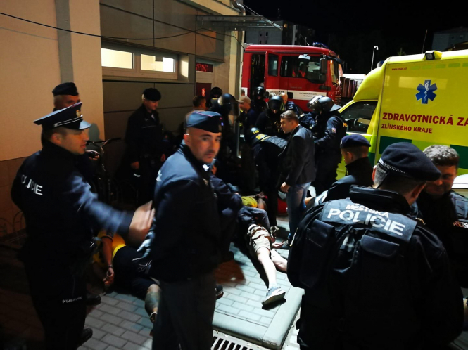 Чешская полиция задержала болельщиков Украины сразу после матча Лиги наций - ВИДЕО
