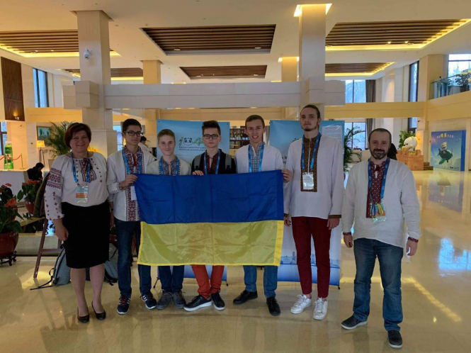 Украинские школьники завоевали четыре медали на олимпиаде по астрономии в Китае