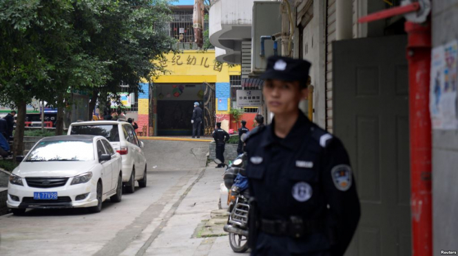 У Китаї жінка поранила ножем 14 дітей

