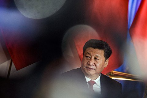 Сі Цзіньпіна переобрали на третій президентський термін – The Guardian
