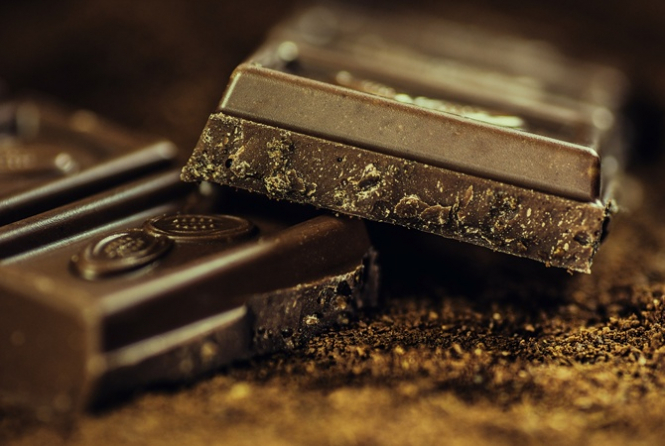 Потребление темного (горького) шоколада ученые связали с уменьшением симптомов депрессии