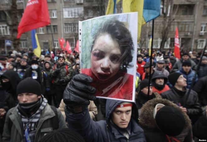 Євромайдан на чолі з нардепами йде пікетувати відомтсво Захарченка