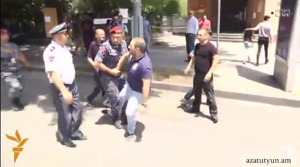 У Вірменії поліцейські приступили до розблокування проспекту Баграмяна