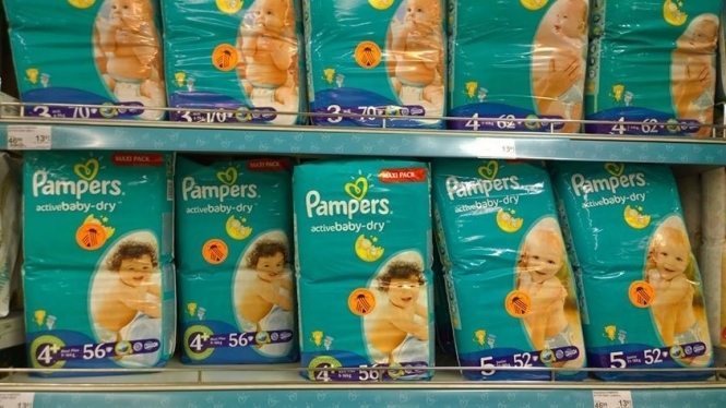 В супермаркетах Литвы товары, которые рекламируются на российском ТВ, маркируют 