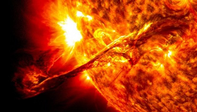 NASA показало мощные вспышки на Солнце, которые произошли на этой неделе