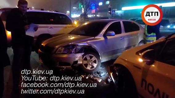 В Киеве произошло ДТП с участием автомобиля полиции, - ФОТО