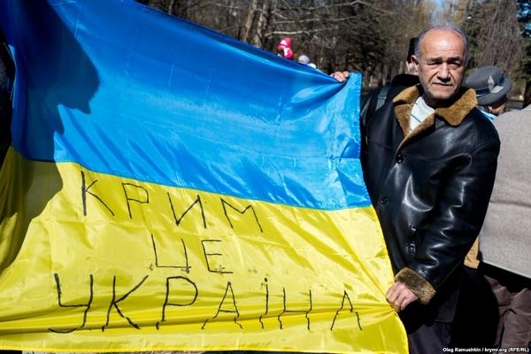 Крымского татарина приговорили к исправительным работам за флаг и лозунг 