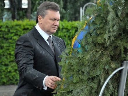 Янукович і Кº 24 серпня молитимуться за нашу незалежність