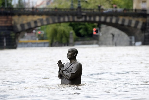 Європі нікуди ховатися: міста з людьми йдуть під воду