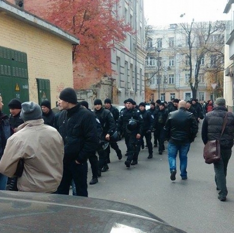 Під стінами СІЗО проходить мітинг 