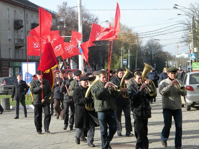 Городской совет Харькова запретил марш коммунистов