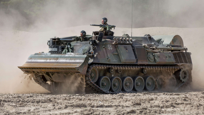 Німеччина передала Україні інженерні танки Dachs