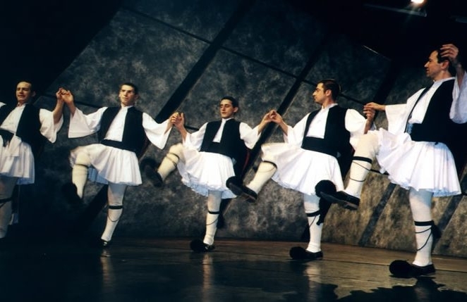 Грецький народний танець сіртакі: не грецький, і не народний