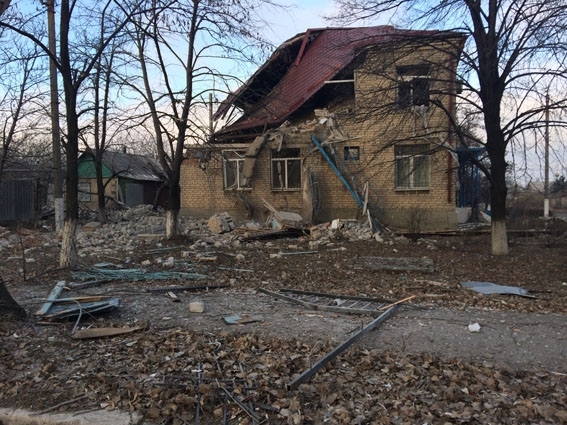 Террористы обстреляли село на Луганщине: ранено 89-летнюю пенсионерку, - Москаль