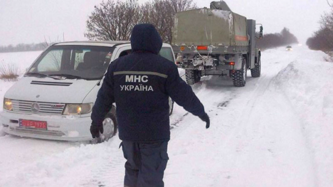 Девять человек погибли на дорогах из-за непогоды в Украине