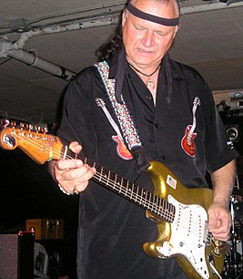 В США умер гитарист Дик Дейл, известный саундтреком к фильму 