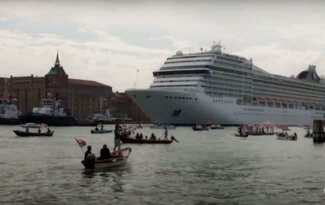 Жители Венеции выступили против возвращения круизных лайнеров