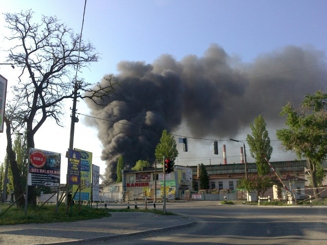 У Києві біля метро сталась масштабна пожежа (відео)