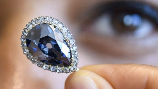 Унікальний блакитний діамант Farnese продали за $6,7 млн