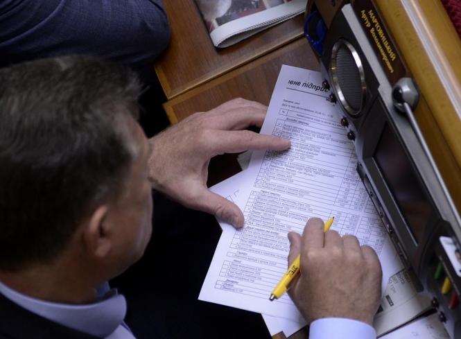 Регионалы выводят средства из украинских счетов (фото)