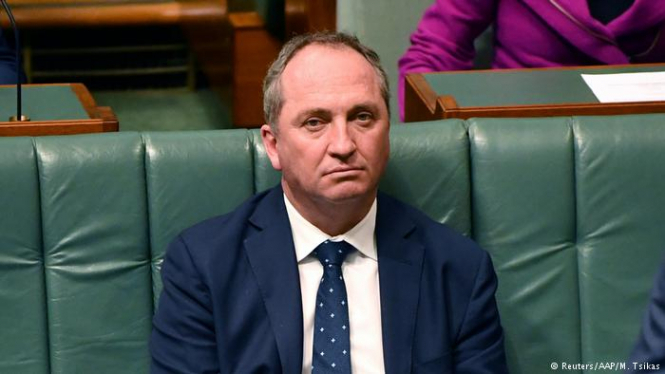 Віце-прем`єр-міністра Австралії звільнили через подвійне громадянство