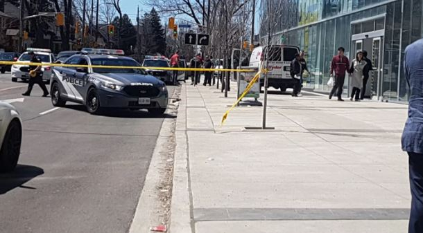 В Торонто грузовик въехал в толпу, есть пострадавшие
