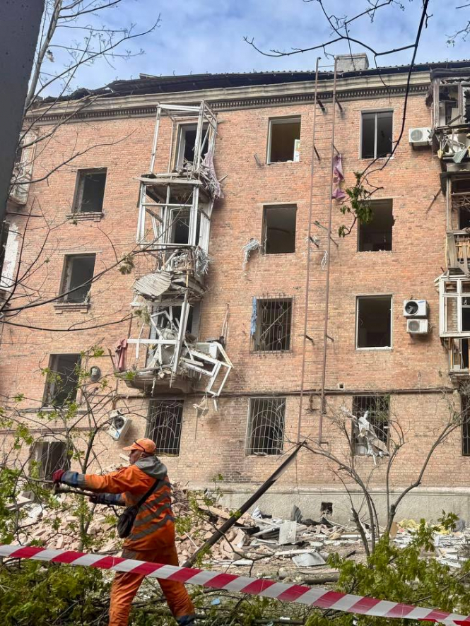 росія вдарила по Дніпру ракетами і дронами: є загиблі та поранені