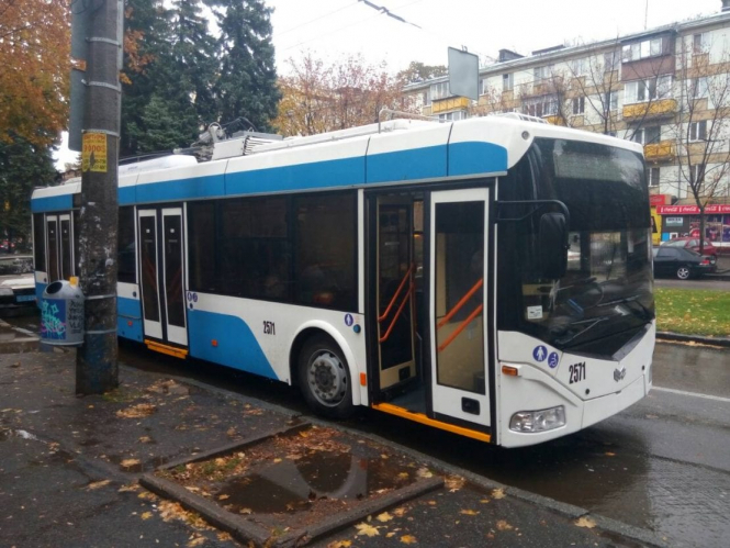 У Дніпрі обстріляли два тролейбуси і маршрутку