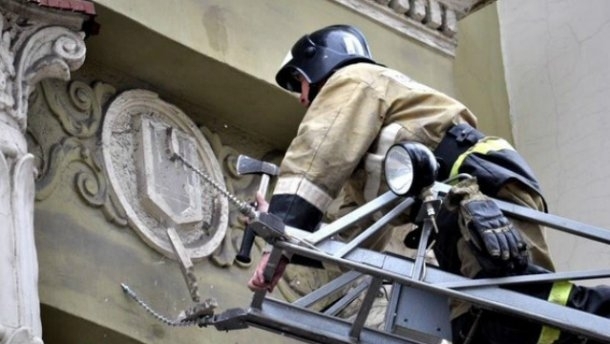 У Донецьку терористи демонтували тризуби