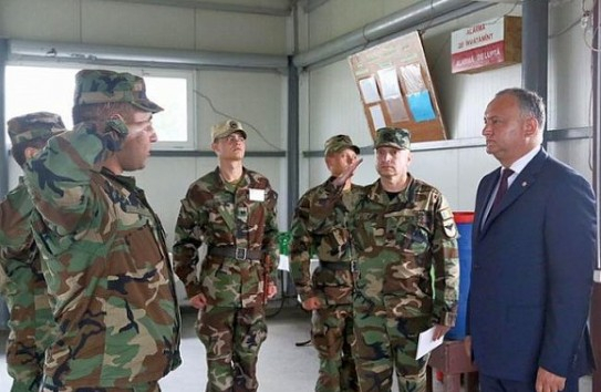 Додон остановил постановление правительства об участии армии в учениях в Украине