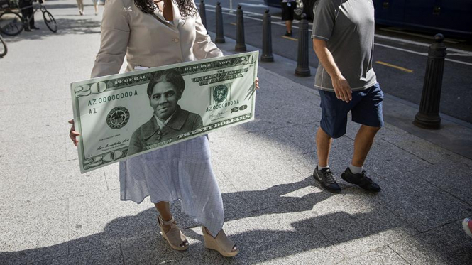 Портрет президента на банкноте в $20 заменят фотографией афроамериканки
