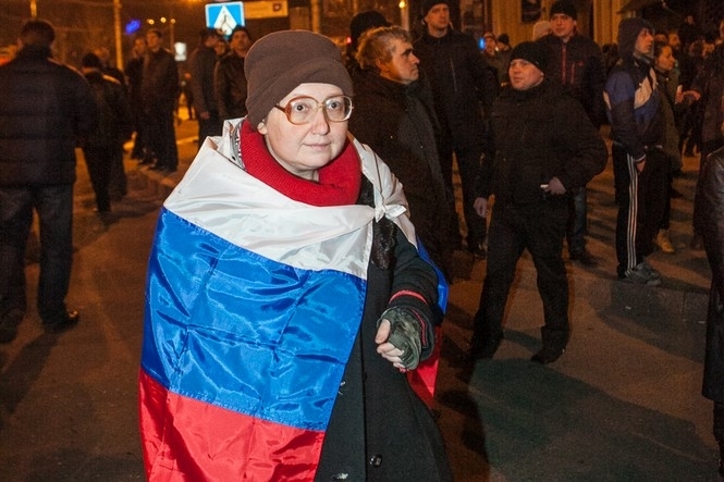 Проросійські активісти штурмують адмінсуд у Донецьку