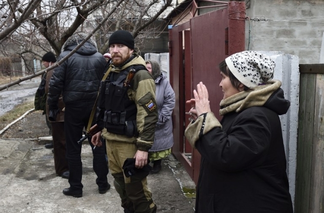 Жители Горловки штурмовали здание РГА с боевиками, - журналист