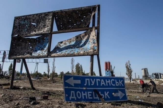 В Луганске неизвестные взорвали памятник боевикам-десантникам