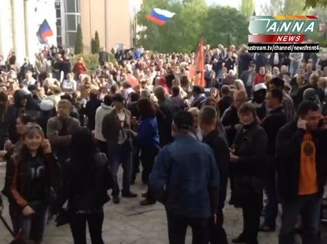 Сепаратисты взяли штурмом здание облпрокуратуры в Донецке 