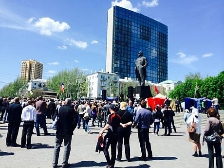 На сепаратистський мітинг у Донецьку прийшло триста осіб 