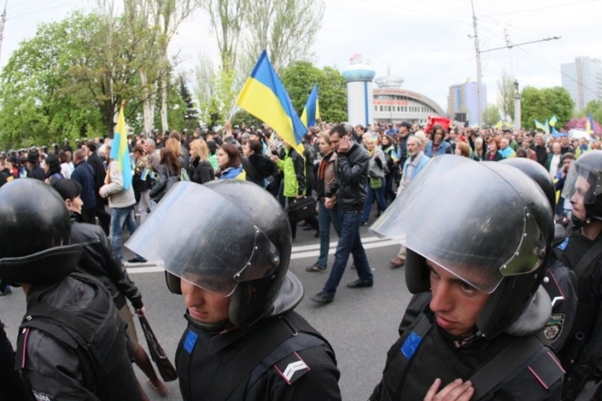 За избиение протестующих в Одессе уволили 5 милиционеров 