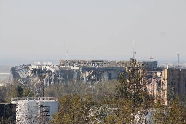 В Донецке горит торгово-промышленная палата, - видео