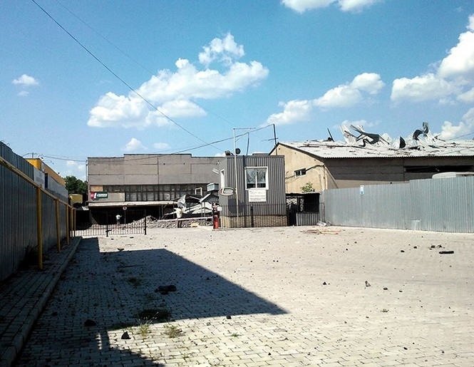 Донецк после обстрелов: поваленные деревья, уничтоженные дороги, разрушенные дома и забранные жизни
