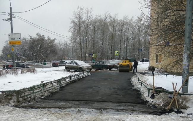 В России коммунальщики убирают снег с дорог вместе с асфальтом, - ВИДЕО